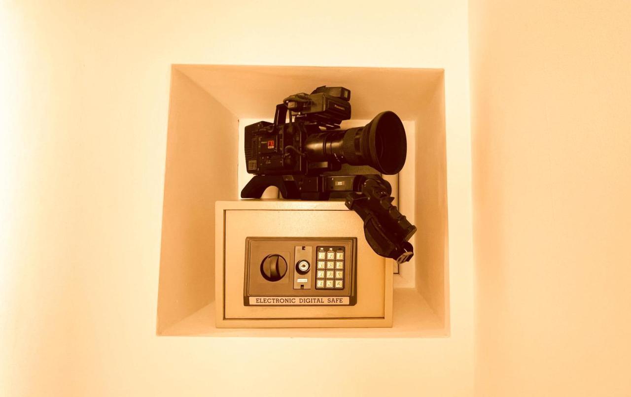 C-house Inchiriaza 2 In Regim Hotelier *